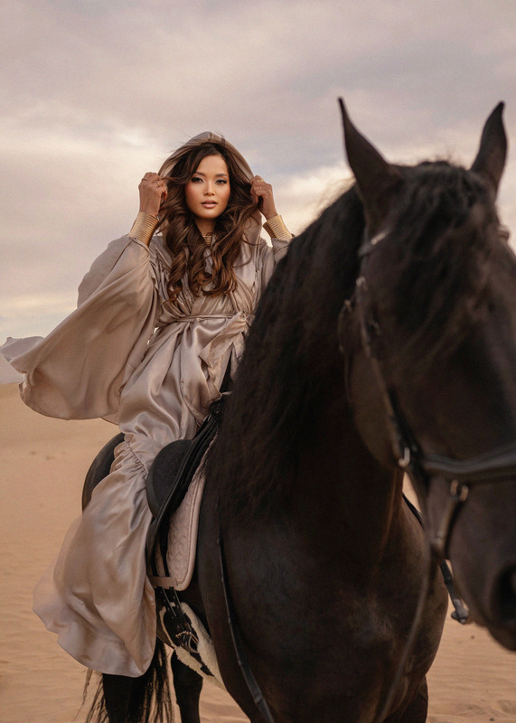 Capture the elegance of horses against Dubai's stunning landscapes with our professional equine photography and videography services. Book your personalized session today.