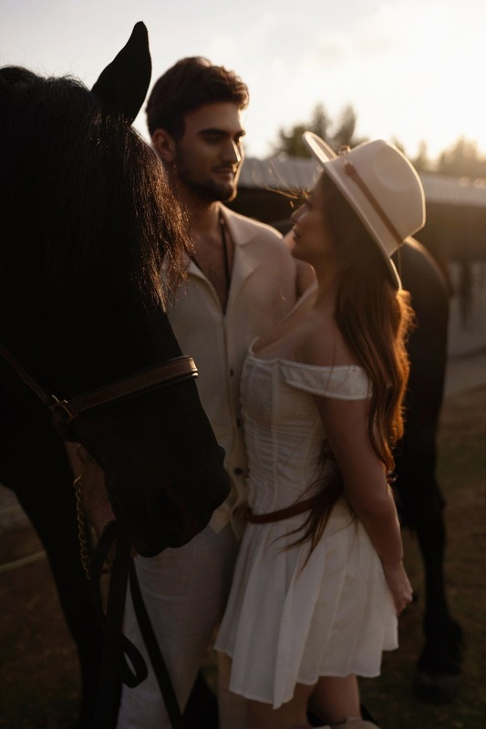Capture the elegance of horses against Dubai's stunning landscapes with our professional equine photography and videography services. Book your personalized session today.