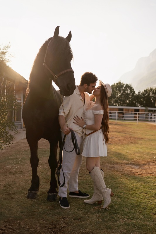 Capture the elegance of horses against Dubai's stunning landscapes with our professional equine photography and videography services. Book your personalized session today.