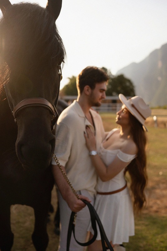 Capture the elegance of horses against Dubai's stunning landscapes with our professional equine photography and videography services. Book your personalized session today.