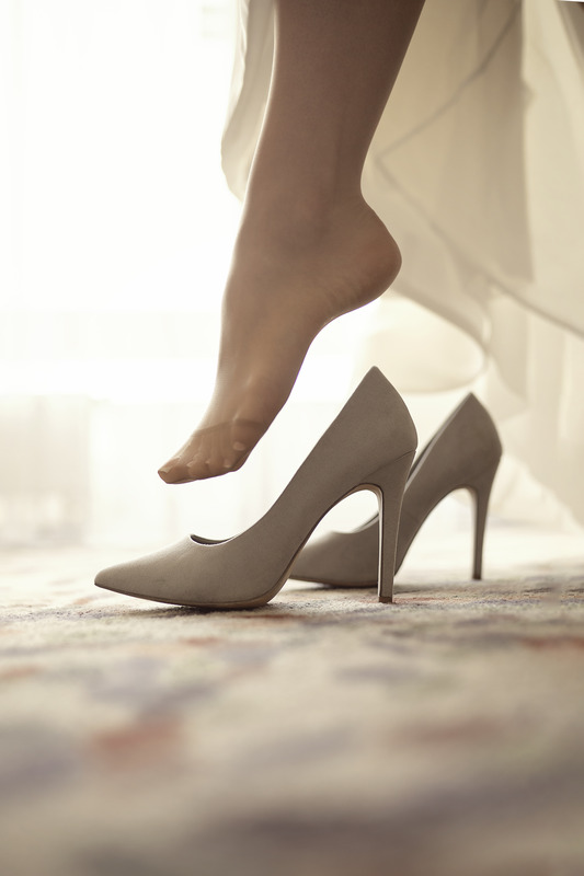 Hire professional wedding photographer (videographer) in Dubai and Abu Dhabi. Book now your unique wedding photography experience. Click to view our portfolio.
